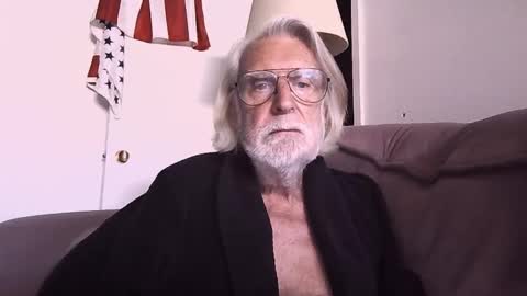 Snapshot of alphauniform chatting on October 2025 01:45:02 PM AlphaUniform online show from October 2025 01:45:02 PM