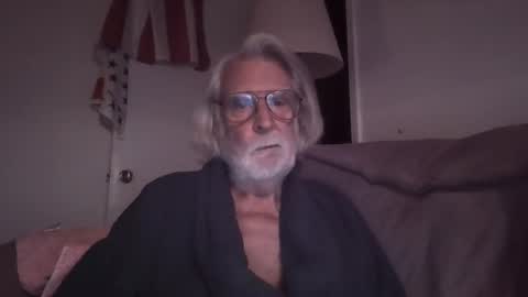 Snapshot of alphauniform chatting on October 2025 11:43:02 AM AlphaUniform online show from October 2025 11:43:02 AM