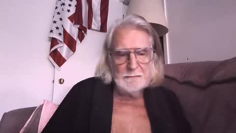 Snapshot of alphauniform chatting on February 2026 04:15:02 PM AlphaUniform online show from February 2026 04:15:02 PM