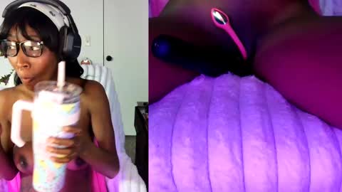 Snapshot of alys_at_college chatting on October 2025 12:24:01 PM Sweet Alys online show from October 2025 12:24:01 PM