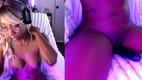 Snapshot of alys_at_college chatting on October 2025 10:54:02 PM Sweet Alys online show from October 2025 10:54:02 PM