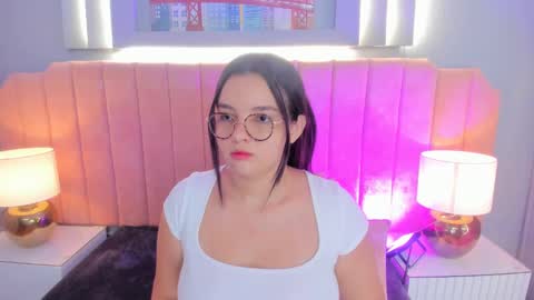 Snapshot of alys_baker chatting on September 2025 03:32:02 AM Alys online show from September 2025 03:32:02 AM