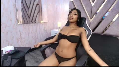 Alyssa  online show from November 2025 12:30:01 PM