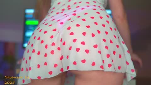 Aly online show from November 2025 07:41:02 PM