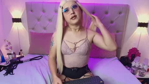 alyssaa_hunter online show from March 2025 01:27:01 AM