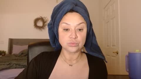 Alyssiaamorexo online show from November 2025 01:54:02 PM