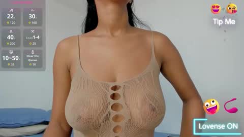 Snapshot of amaia_baez chatting on October 2025 07:43:01 PM AMAIA online show from October 2025 07:43:01 PM