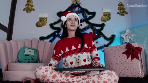 Snapshot of amaisinclair chatting on December 2024 06:06:02 AM Amai Sinclair online show from December 2024 06:06:02 AM