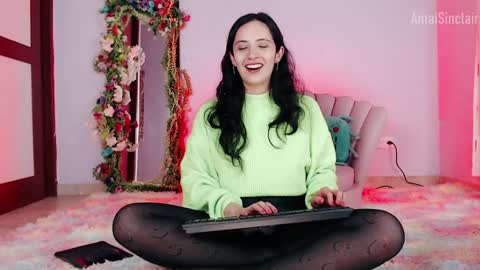 Snapshot of amaisinclair chatting on February 2025 12:13:02 PM Amai Sinclair online show from February 2025 12:13:02 PM