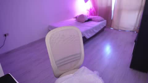 amalia_minkxx online show from July 2026 03:36:02 PM