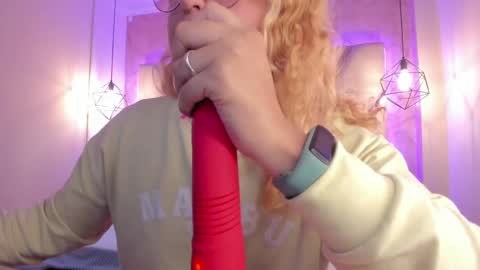 Snapshot of amalia_rosse_ chatting on February 2025 05:33:01 AM Amalia Im Back See you soon this January 7 at 10 pm Colombia time online show from February 2025 05:33:01 AM