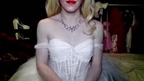 Snapshot of amaliecd chatting on November 2025 06:43:01 PM Amalie online show from November 2025 06:43:01 PM