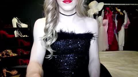 Snapshot of amaliecd chatting on November 2025 08:51:01 PM Amalie online show from November 2025 08:51:01 PM