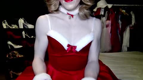 Snapshot of amaliecd chatting on December 2025 06:56:01 PM Amalie online show from December 2025 06:56:01 PM