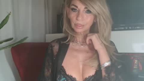 Snapshot of amanda0803 chatting on September 2025 10:18:01 AM Angel or Demon online show from September 2025 10:18:01 AM