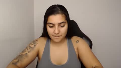 Snapshot of amanda5star chatting on December 2024 11:23:02 AM The queen of the biceps online show from December 2024 11:23:02 AM