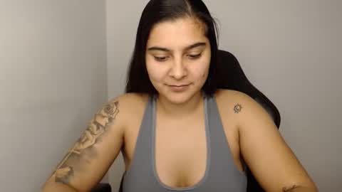 Snapshot of amanda5star chatting on December 2024 08:28:02 PM The queen of the biceps online show from December 2024 08:28:02 PM