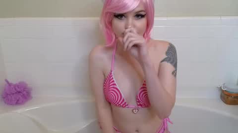 Snapshot of amaramoonglow chatting on November 2025 10:01:02 PM Amara online show from November 2025 10:01:02 PM