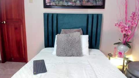 Amara Yasbel online show from October 2025 05:57:02 PM