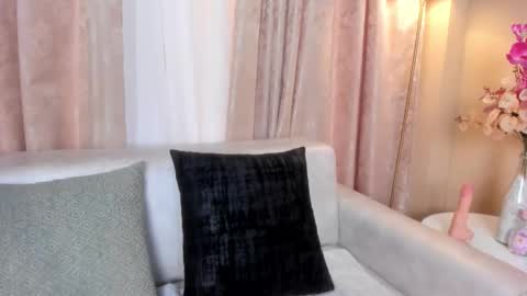 Amara Yasbel online show from November 2025 06:33:02 PM