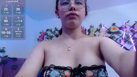 Snapshot of amaris_ferrer chatting on November 2025 11:54:01 PM Criss online show from November 2025 11:54:01 PM