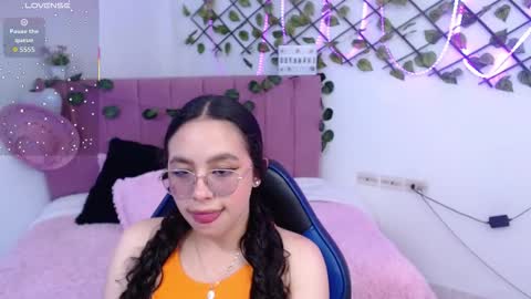 Snapshot of amaris_ferrer chatting on November 2025 10:04:01 PM Criss online show from November 2025 10:04:01 PM