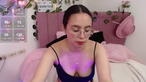 Snapshot of amaris_ferrer chatting on December 2025 01:43:01 AM Criss online show from December 2025 01:43:01 AM