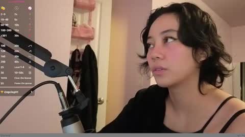 Snapshot of amateuroras chatting on February 2026 01:23:01 AM leash online show from February 2026 01:23:01 AM