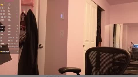 Snapshot of amateuroras chatting on February 2026 01:07:02 AM leash online show from February 2026 01:07:02 AM