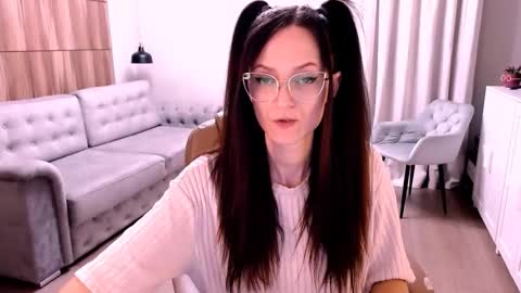 Snapshot of amazingeyes89 chatting on October 2025 10:16:01 AM Izza online show from October 2025 10:16:01 AM