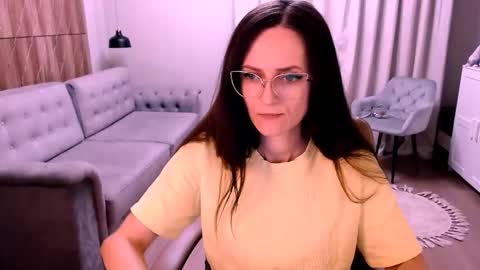 Snapshot of amazingeyes89 chatting on December 2025 09:58:02 AM Izza online show from December 2025 09:58:02 AM