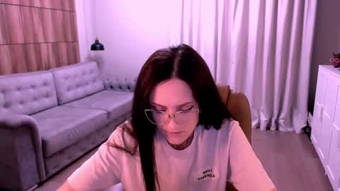 Snapshot of amazingeyes89 chatting on April 2026 01:21:01 PM Izza online show from April 2026 01:21:01 PM