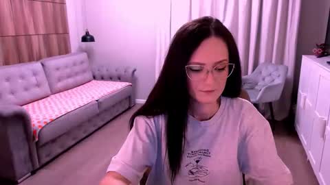 Snapshot of amazingeyes89 chatting on April 2026 10:46:01 AM Izza online show from April 2026 10:46:01 AM