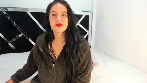 Snapshot of ambbermoon chatting on January 2025 09:19:02 AM online show from January 2025 09:19:02 AM