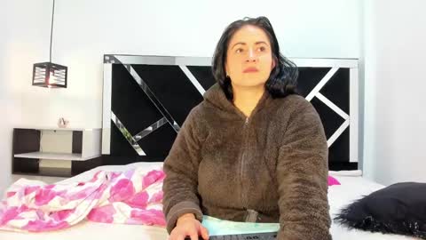 Snapshot of ambbermoon chatting on February 2025 10:49:01 AM online show from February 2025 10:49:01 AM