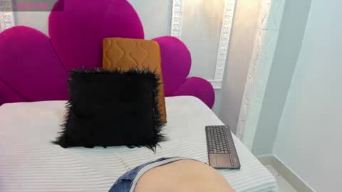 Snapshot of ambbermoon chatting on February 2025 03:20:01 AM online show from February 2025 03:20:01 AM