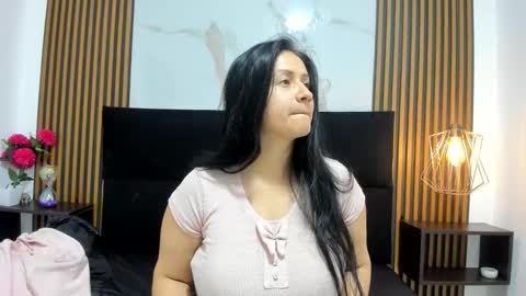 Snapshot of ambbermoon chatting on October 2025 03:40:01 AM online show from October 2025 03:40:01 AM