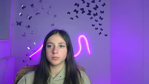 Snapshot of amber__r chatting on April 2026 06:01:01 PM Amber online show from April 2026 06:01:01 PM
