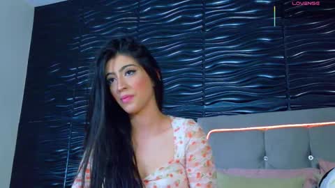 amber_bull online show from November 2025 12:27:01 PM