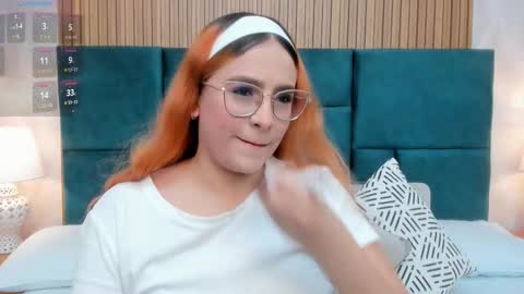 Snapshot of amber_kiss_ chatting on October 2025 06:27:02 PM Emily online show from October 2025 06:27:02 PM