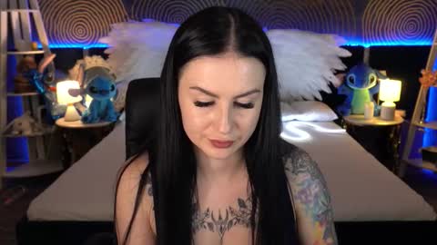 Snapshot of amberdismond chatting on November 2025 02:05:01 PM Anna online show from November 2025 02:05:01 PM