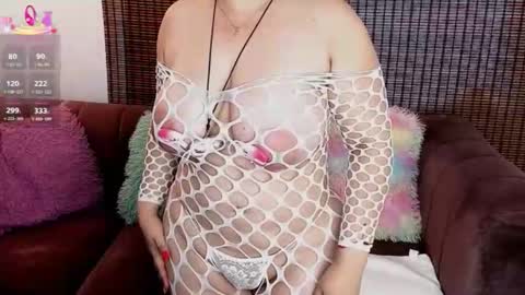Snapshot of amberr_mooon chatting on May 2026 05:45:02 PM amberr_mooon online show from May 2026 05:45:02 PM