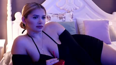 Snapshot of amberseyes chatting on December 2024 08:33:02 AM Amberseyes online show from December 2024 08:33:02 AM