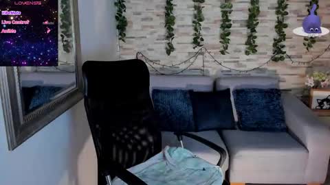 Snapshot of amberthomsonn chatting on November 2025 03:28:01 AM Amber online show from November 2025 03:28:01 AM