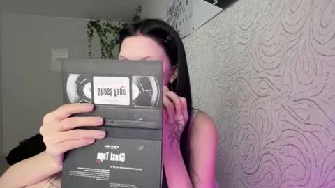 Snapshot of ameeludkowski chatting on November 2025 11:24:02 AM Alica online show from November 2025 11:24:02 AM