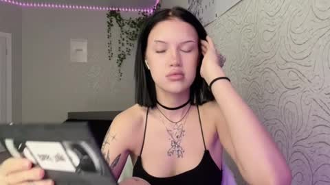 Snapshot of ameeludkowski chatting on December 2025 11:15:02 AM Alica online show from December 2025 11:15:02 AM