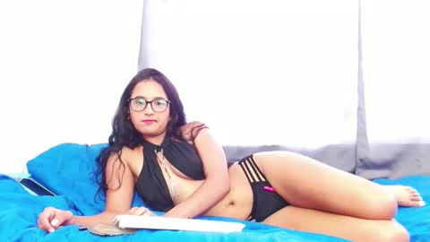 Amelia online show from March 2025 07:06:01 PM