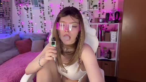 Amelia Aley  online show from February 2025 09:05:02 AM