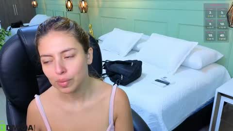 AMELIA online show from September 2025 07:38:01 PM