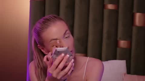 Amelia online show from June 2026 07:45:01 PM